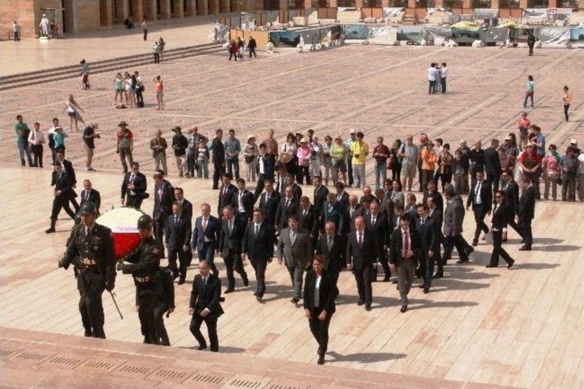 Bakan Kılı&ccedil;, Anıtkabir&rsquo;i Ziyaret Etti