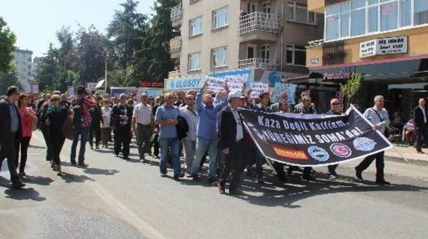Samsun'da Sendikalar İş Bırakarak Y&uuml;r&uuml;d&uuml;