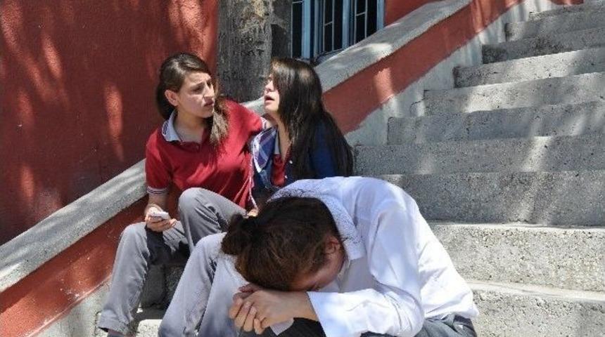 Okuldaki Biber Gazı Şakası &Ouml;ğrencileri Hastanelik Etti