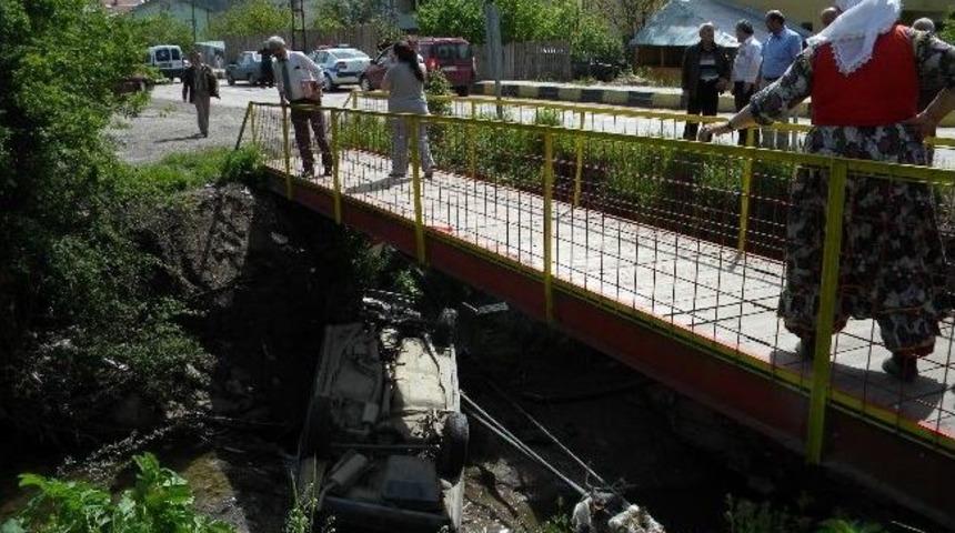 Dereye Yuvarlanıp Ters D&ouml;nen Ara&ccedil;tan Sağ &Ccedil;ıktı