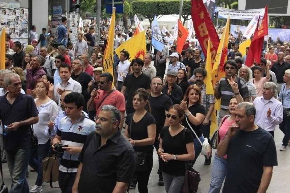 Soma'daki Madenciler İ&ccedil;in 2 Bin Kişi Y&uuml;r&uuml;d&uuml;