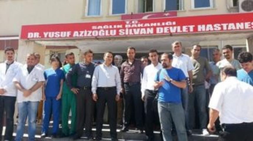 Sağlık&ccedil;ılardan Soma İ&ccedil;in Saygı Duruşu