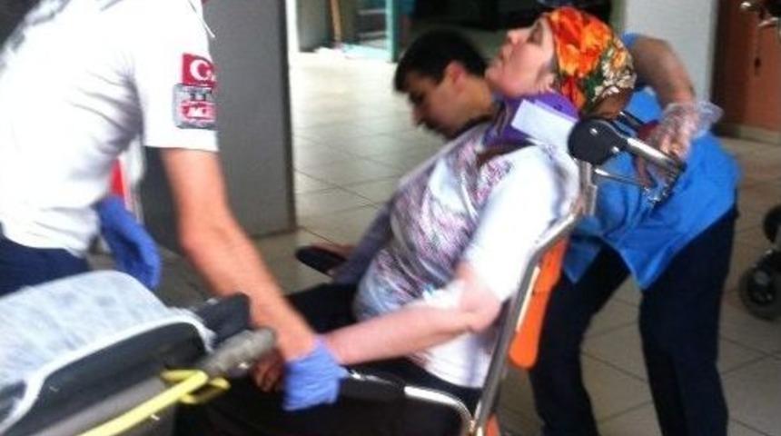 Otomobil İle Minib&uuml;s &Ccedil;arpıştı: 7 Yaralı