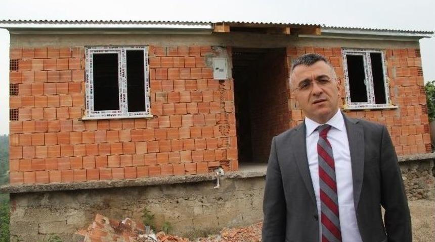 Bu Kaymakam 'ev'lendiriyor