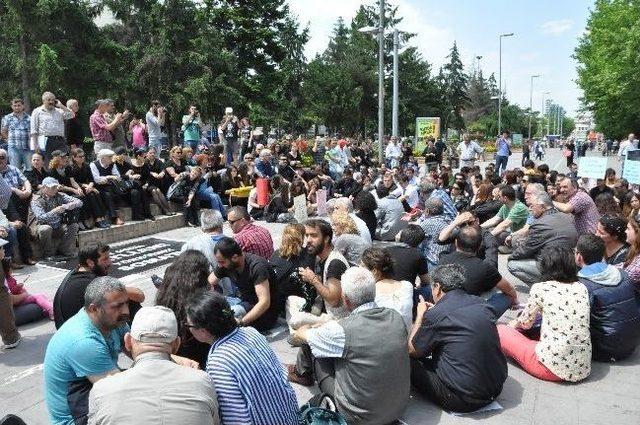 Soma İ&ccedil;in Oturma Eylemi Yaptılar 2