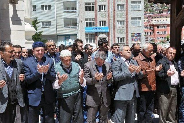 Gümüşhane’de Soma Madencileri İçin Gıyabi Cenaze Namazı Kılındı