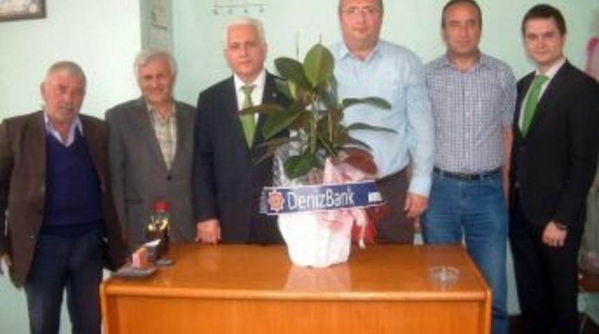 Burhaniye'de Çiftçiler Gününe Çiçekli Kutlama