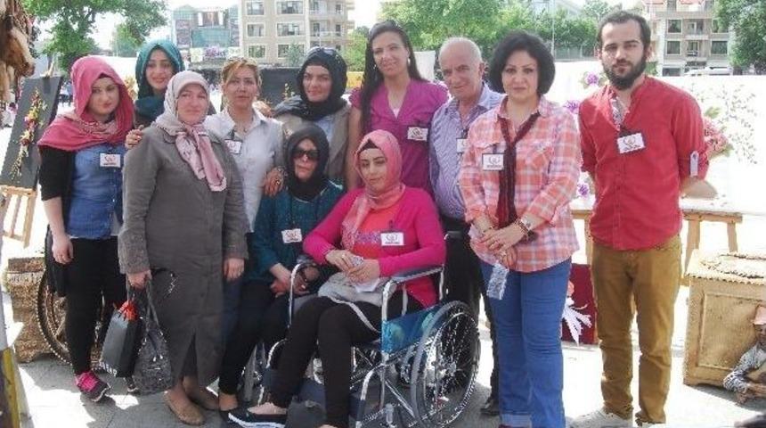 Arkadaşları İ&ccedil;in Engellerini Unuttular