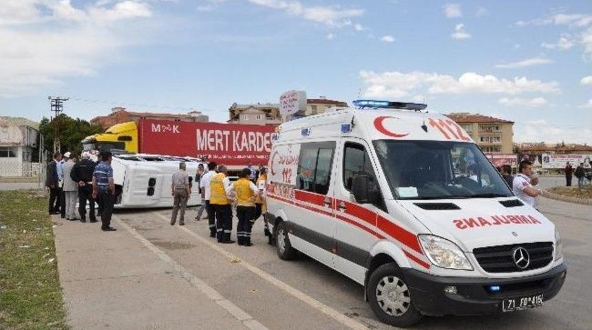 Kırıkkale&rsquo;de Trafik Kazası: 14 Yaralı