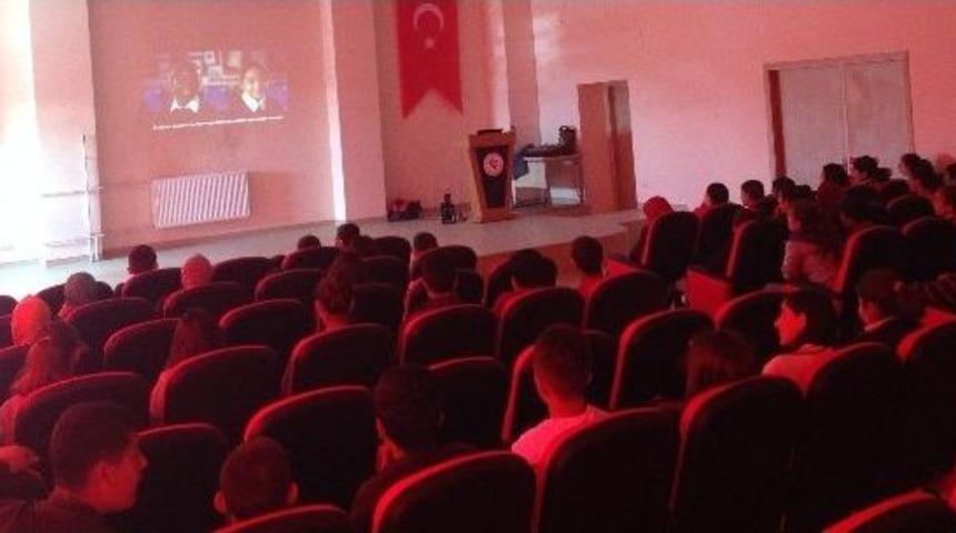 Tatvan&rsquo;da &Ouml;ğrencilere G&uuml;venli İnternet Eğitimi