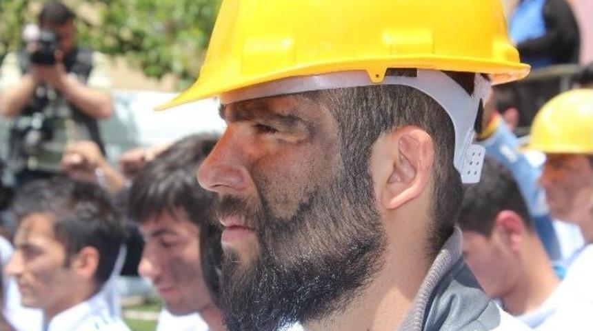 Hakkari&rsquo;de Kefenli Y&uuml;r&uuml;y&uuml;ş