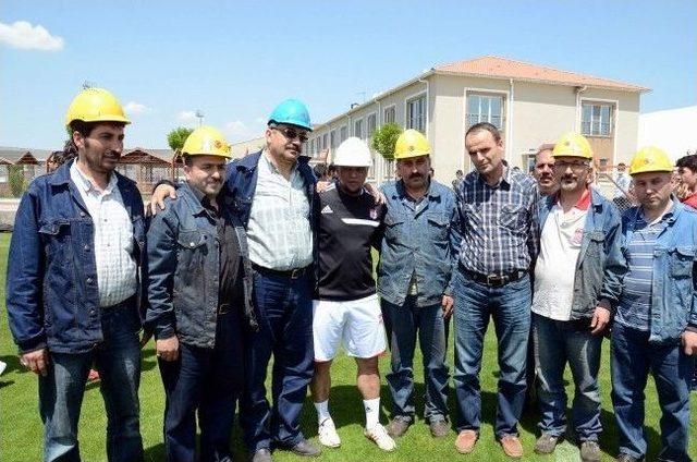 T&uuml;demsaş İş&ccedil;ileri Carlos&rsquo;a Teşekk&uuml;r Etti 1