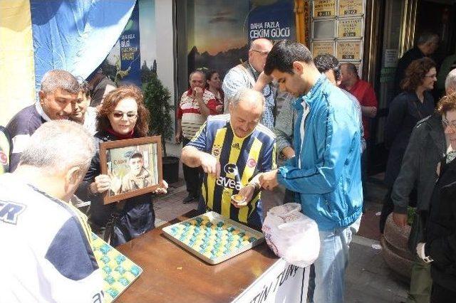 Fenerbahçelilerden Buruk Kutlama