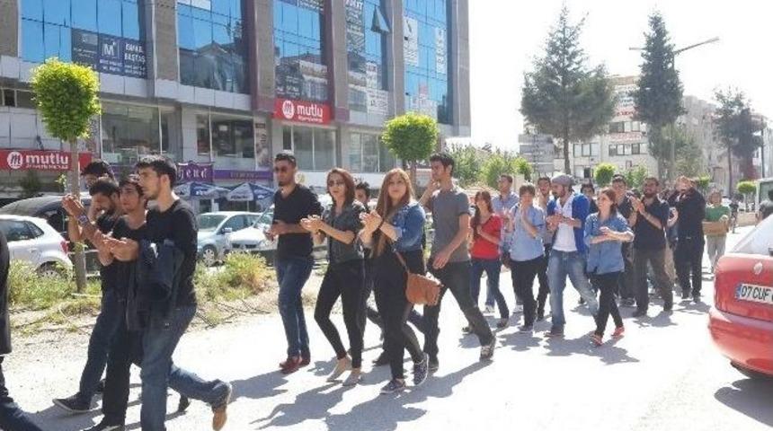 Bucak'ta &Uuml;niversite &Ouml;ğrencilerinden Soma Y&uuml;r&uuml;y&uuml;ş&uuml;