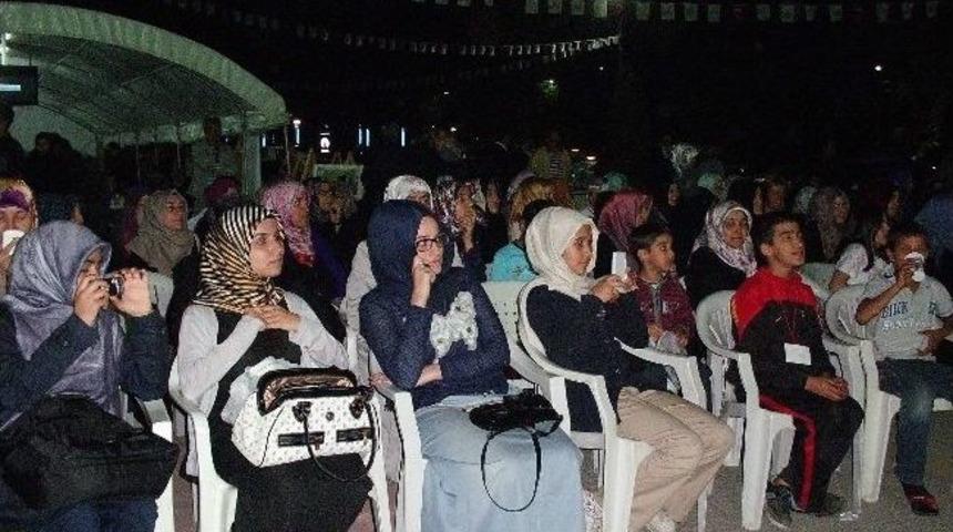 Grup Y&uuml;r&uuml;y&uuml;ş İlahi Konseri Verdi