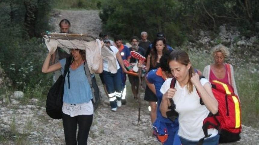 Şelalede Ayağı Burkulan Tatilciyi Umke Kurtardı