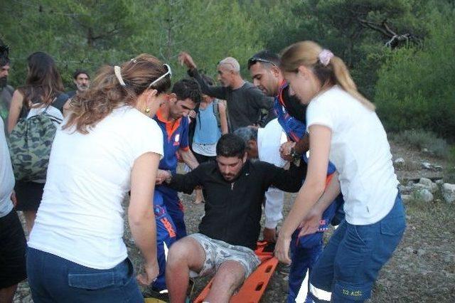 Şelalede Ayağı Burkulan Tatilciyi Umke Kurtardı