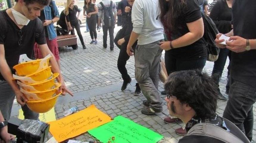 Liselilerden Madenciler İ&ccedil;in 1 Dakikalık Saygı Duruşu