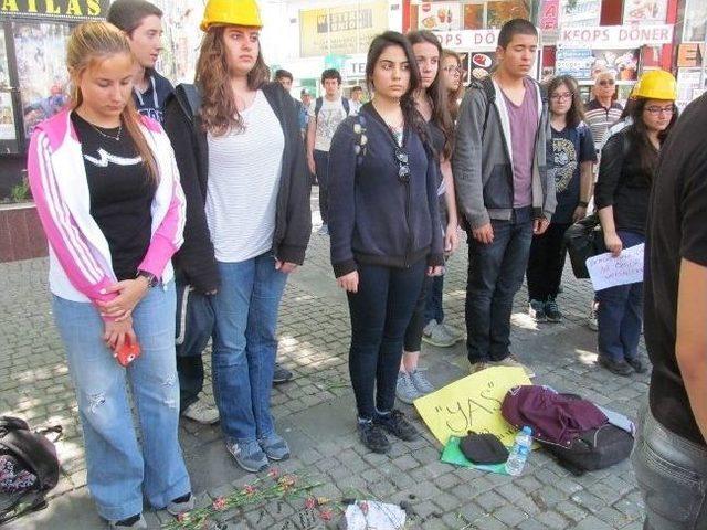 Liselilerden Madenciler İçin 1 Dakikalık Saygı Duruşu 1