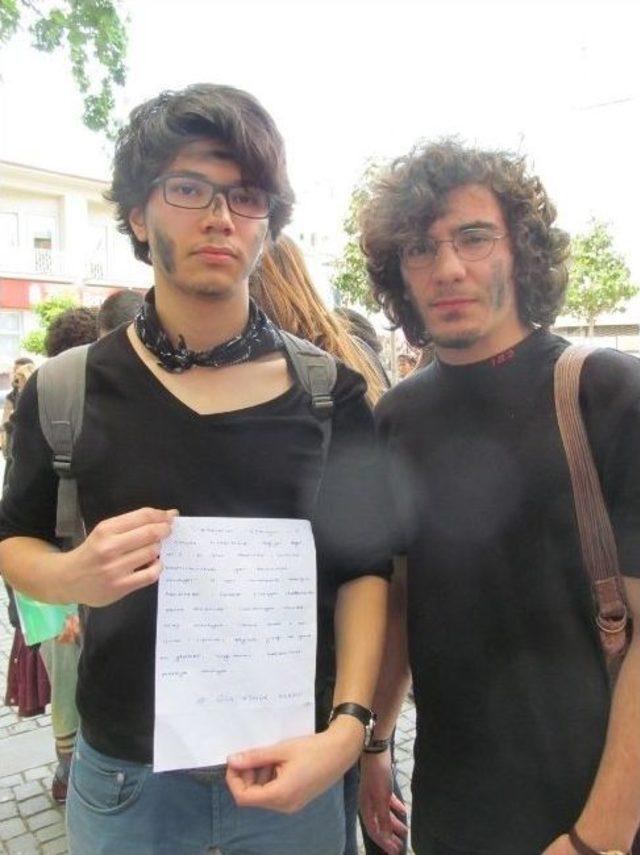 Liselilerden Madenciler İçin 1 Dakikalık Saygı Duruşu 3