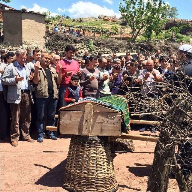 Akhisar’da Bir Maden İşçisi Daha Toprağa Verildi