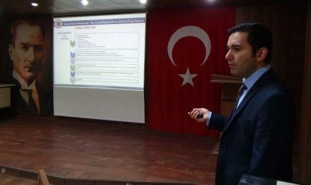 Yüksekova’da Dış Ticaret Bilgilendirme Semineri