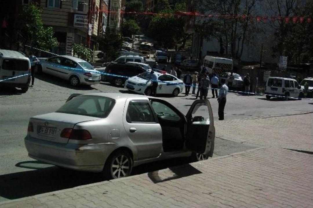 Ey&uuml;p'te Kafeye Silahlı Saldırı: 1 &Ouml;l&uuml;, 4 Yaralı