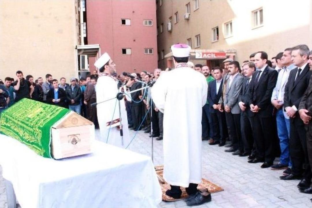 Hakkarili Madencinin Cenazesi Toprağa Verildi