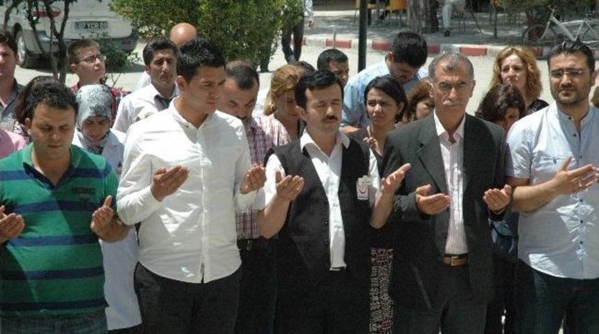 T&uuml;rk Sağlık-sen &Uuml;yeleri Hayatını Kaybeden Madenciler İ&ccedil;in Dua Etti