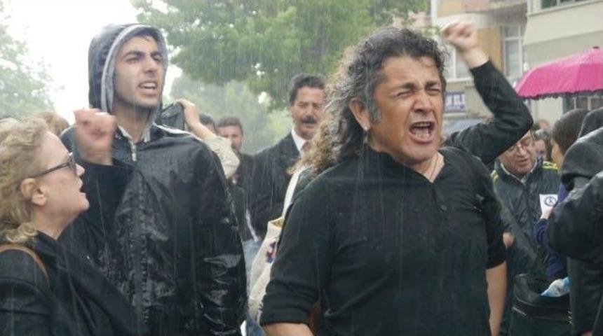 Sendikalar Siyah Giyinerek Sgk&rsquo;ya Y&uuml;r&uuml;d&uuml;