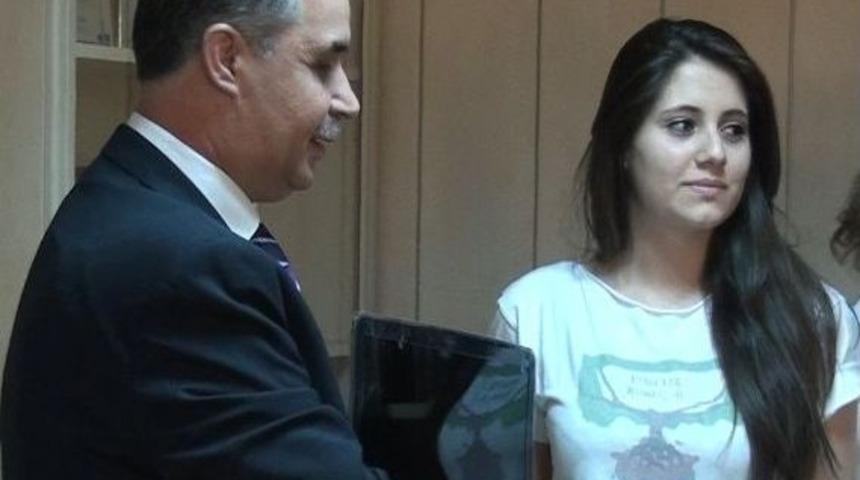 Elazığ Defterdarı &Ouml;ğrencileri &Ouml;d&uuml;llendirdi