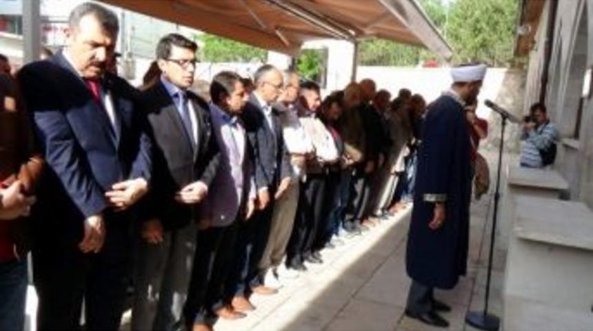 Sivas'ta Soma'daki Madenciler İ&ccedil;in Gıyabi Cenaze Namazı Kılındı