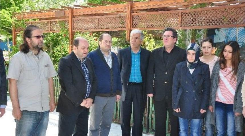 Gazetecilerden Soma İ&ccedil;in Saygı Duruşu