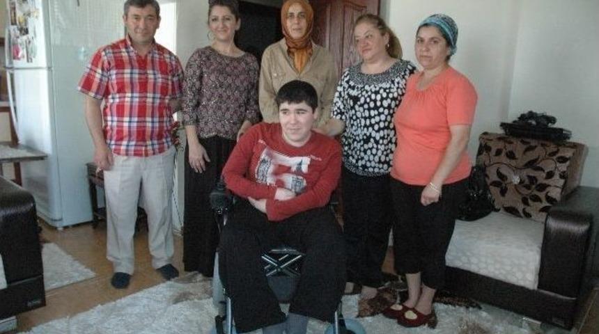 Beyaz Lale Derneği'nden Engelli Gence Ak&uuml;l&uuml; Engelli Aracı