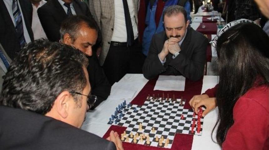 Van&rsquo;da Bilim Fuarı Siyah Kurdele İle A&ccedil;ıldı