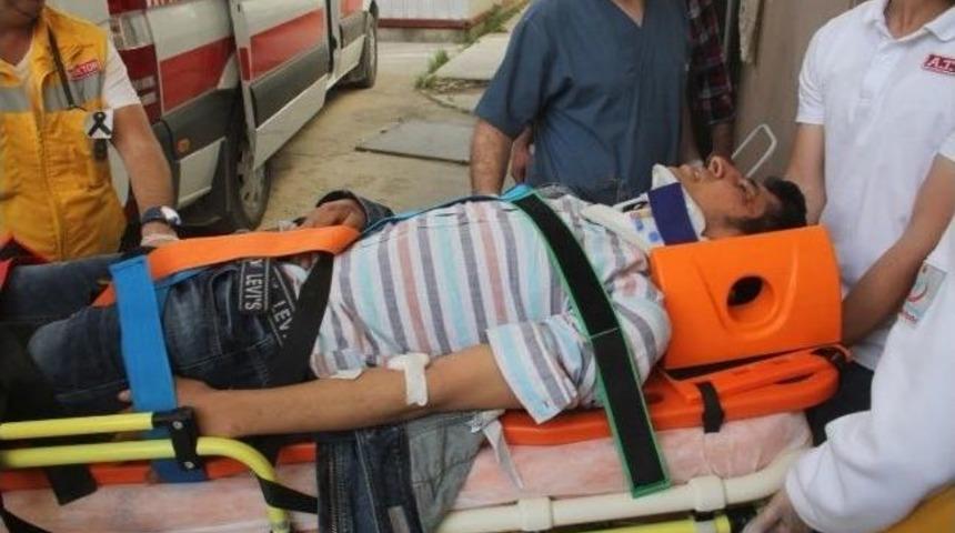 Karşıdan Karşışa Ge&ccedil;erken Otomobilin &Ccedil;arptığı Kaleci Ağır Yaralandı