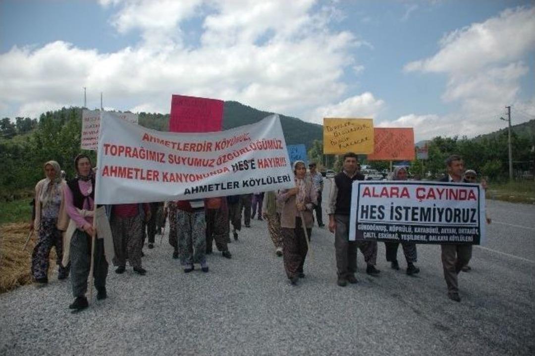 K&ouml;yl&uuml;lerden Tenekeli Hes Protestosu