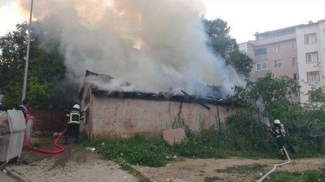 Bilecik te Ahşap Ev Yandı 1