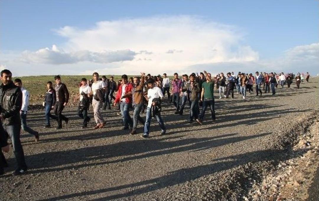 50 Kuruşluk Dolmuş Zammı &Ouml;ğrenciyi Sokağa D&ouml;kt&uuml;