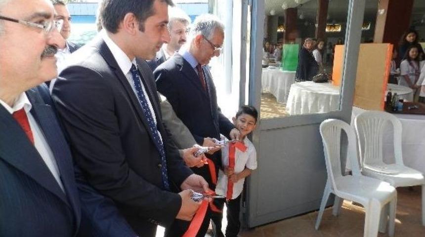 Mehmet G&ouml;lhan Orta Okulu'nda T&uuml;bitak 4006 Bilim Fuarı D&uuml;zenledi