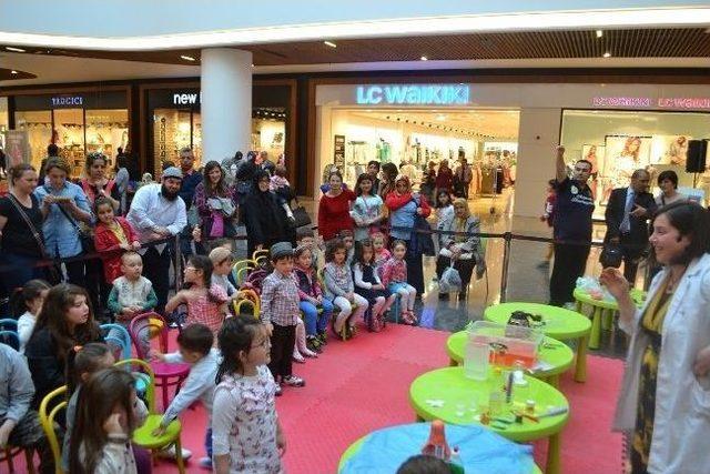 Piazza&rsquo;da &ldquo;haydi &Ccedil;ocuklar Deney Yapmaya&rdquo; Etkinliği 1