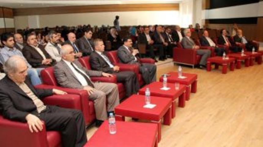 Sivas'ta "Sosyal B&uuml;t&uuml;nleşme, Sorunlar Ve &Ccedil;&ouml;z&uuml;m &Ouml;nerileri" Konferansı