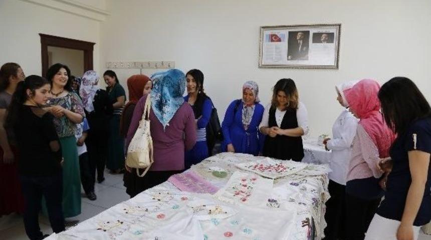 Şahinbeyde Mefruşat Kursları Sergisi A&ccedil;ıldı