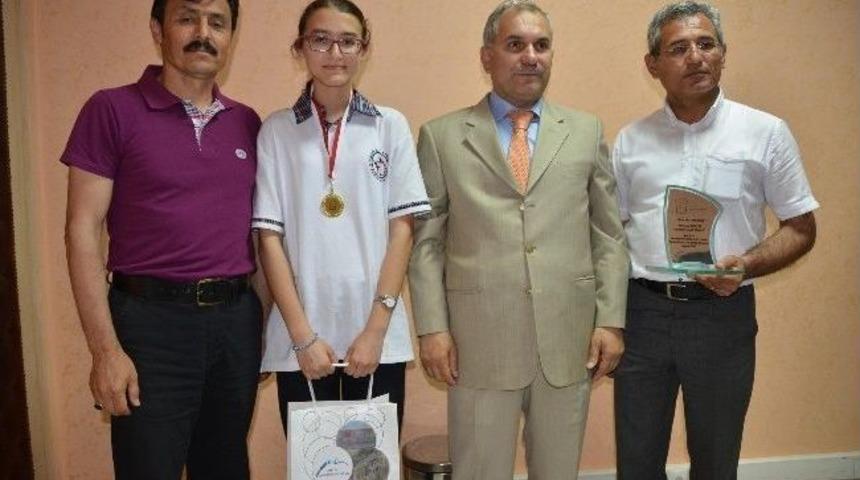 G&uuml;l, Dereceye Giren &Ouml;ğrencilere &Ouml;d&uuml;llerini Verdi