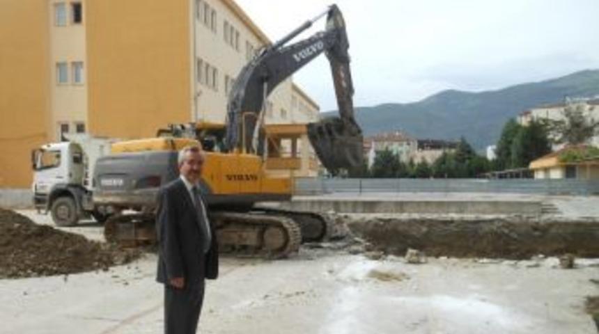 B&uuml;y&uuml;kşehirden Gemlik Anadolu Lisesi&rsquo;ne Kapalı Spor Salonu