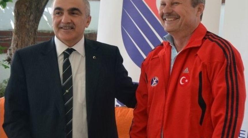 &Uuml;nl&uuml; Eskrim Antren&ouml;r&uuml; Shturbain, T&uuml;rk Milli Takımı'nda