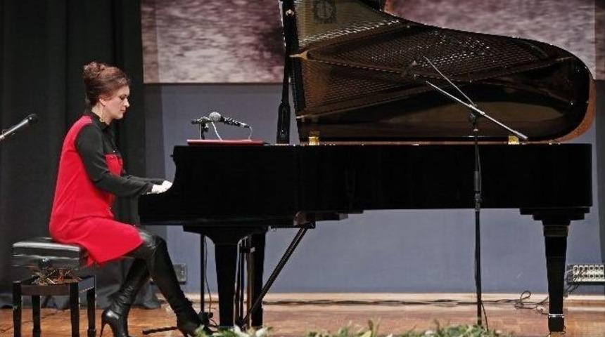 Yaşar'da Notalar Somalı &Ccedil;ocuklar İ&ccedil;in &Ccedil;alacak