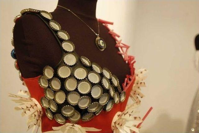 &Uuml;niversite &Ouml;ğrencilerinden &ldquo;geri D&ouml;n&uuml;ş&uuml;m&rdquo; Elbiseleri 1