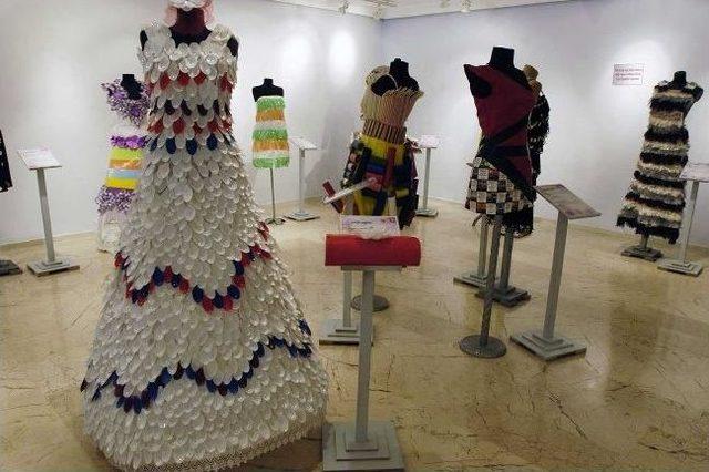 &Uuml;niversite &Ouml;ğrencilerinden &ldquo;geri D&ouml;n&uuml;ş&uuml;m&rdquo; Elbiseleri 3