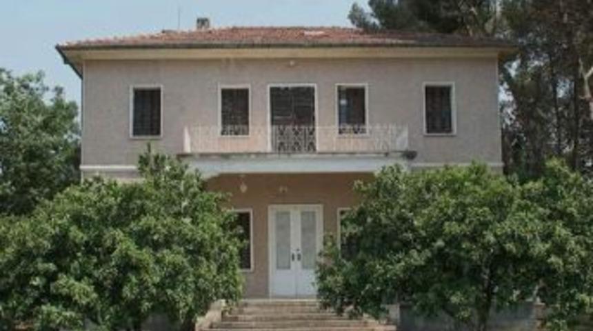 Menderes &Ccedil;iftliğinin Eski Kahyası Kalbine Yenik D&uuml;şt&uuml;